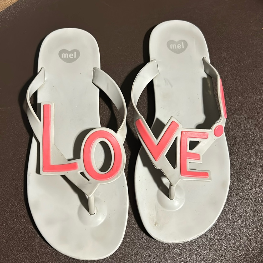 Mel Jelly thong sandals 💗 Love Font